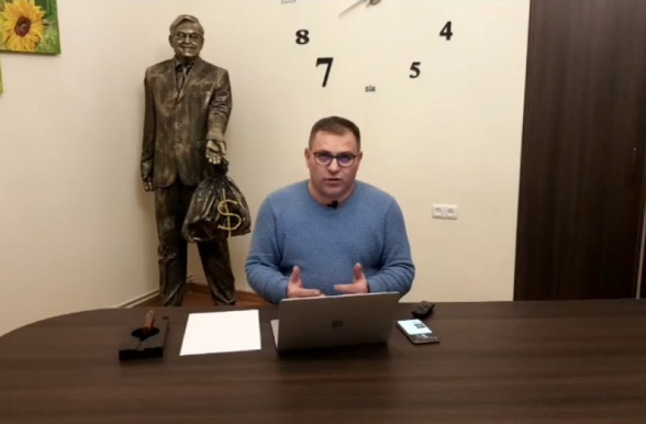 Беседы с прячущимся премьером (видео)