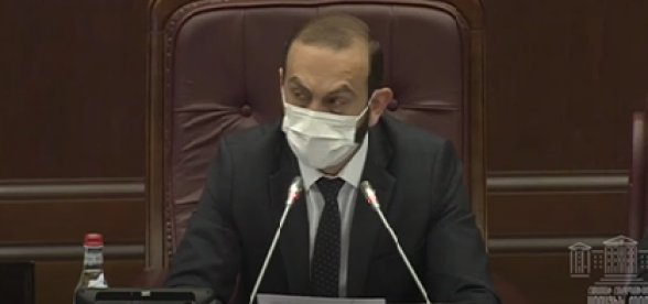 ԱԺ-ում դիմակ չկրող պատգամավորներին նախազգուշացում եմ հայտարարելու, եթե հարկ լինի` մեկ կամ յոթ օրով դուրս եմ հրավիրելու նիստերի դահլիճից. Արարատ Միրզոյան (տեսանյութ)