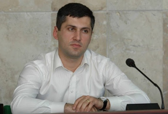 Պարոն վարչապետ, Դուք քամի ճոճելուց բացի այլ բանի ունա՞կ եք