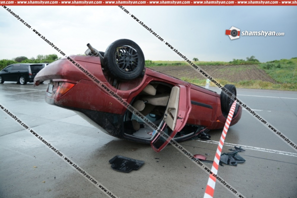 Արարատի մարզում 46-ամյա վարորդը Ford-ով բախվել է երկաթե արգելապատնեշներին և գլխիվայր շրջվել. կա վիրավոր