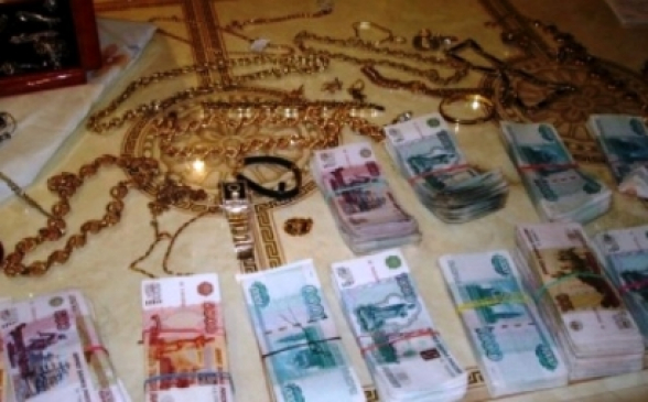 Թալանել են Վանաձորի բժշկական կենտրոնի բուժքրոջ բնակարանը՝ տանելով խոշոր չափի ԱՄՆ դոլար, եվրո, ՌԴ ռուբլի, ՀՀ դրամ, ոսկյա ու արծաթյա զարդեր