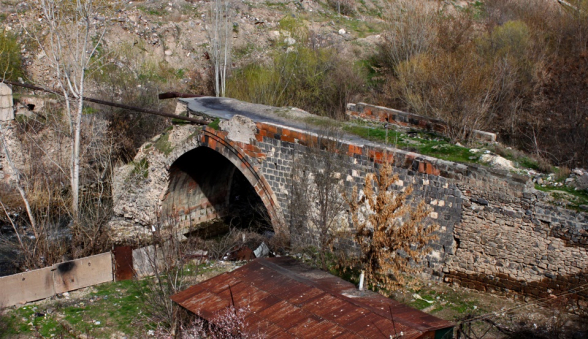 Արմավիրում կամրջից նետված 14-ամյա աղջիկը տեղափոխվում է դիմածնոտային բաժանմունք․ վիճակը կայուն է․ Գևորգ Դերձյան