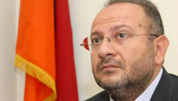 Իրենց ներքին դատարկությունը քայլածները փորձում են քողարկել անգիր արած մի քանի «լոզունգներով»