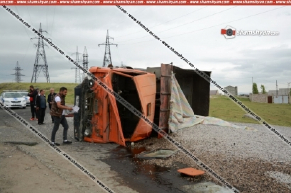 Մանրամասներ Կոտայքի մարզում տեղի ունեցած «Opel»-ի և խճաքարով բարձված «КамАЗ»-ի բախումից. «КамАЗ»-ը կողաշրջվել էր (տեսանյութ)