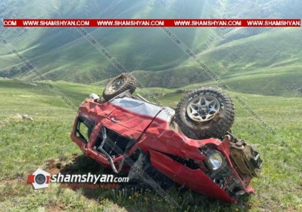 Սյունիքի մարզում 40-ամյա վարորդը «Mitcubishi Pajero»-ով մոտ 200 մետր գլորվելով, կողաշրջված վիճակում հայտնվել է դաշտում. կա վիրավոր