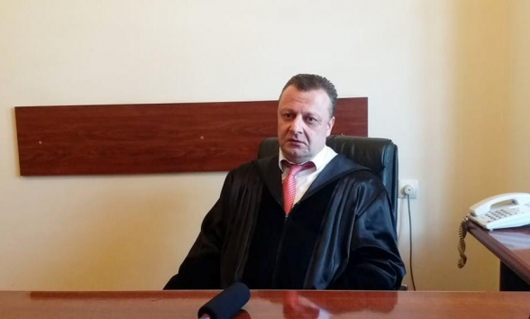 Դատավոր Ալեքսանդր Ազարյանին կարգապահական պատասխանատվության ենթարկելու մասին միջնորդությունը կքննարկվի հունիսի 18-ին