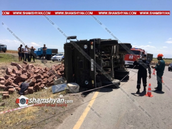 Արագածոտնի մարզում քարով բարձված КамАЗ-ը կողաշրջվել է