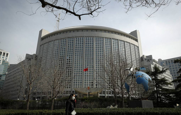 Китай выразил протест США из-за вмешательства во внутренние дела страны по Гонконгу