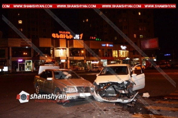 Երվանդ Քոչար և Վարդանանց փողոցների խաչմերուկի մոտակայքում բախվել են «Mercedes B Class» և «Mercedes C Class» մակնիշների ավտոմեքենաները․ կան տուժածներ