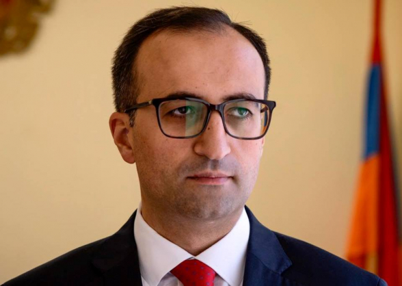 Արսեն Թորոսյանն ուզում է պոլիկլինիկաների կուրացիան իր ձեռքը վերցնել․ «Հրապարակ»