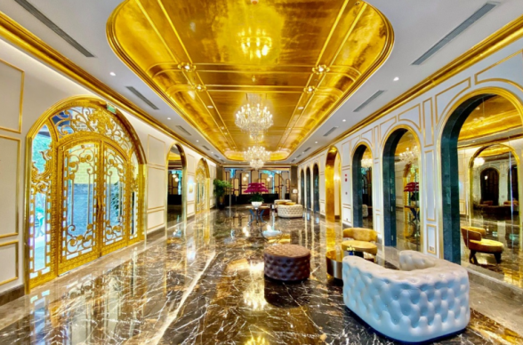 Վիետնամում 5-աստղանի հյուրանոց է բացվել, որը և՛ արտաքինից, և՛ ներսից 24 կարատանոց ոսկով է պատված (լուսանկարներ)