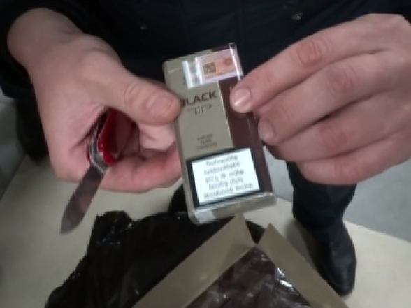 В Воронеже задержали очередной самолёт из Еревана с контрабандными сигаретами (видео)