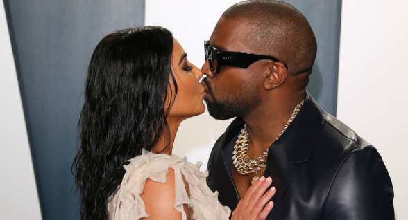 Բախտավոր տղա, շնորհավորում եմ. Քարդաշյանն ամուսնու հետ կրքոտ լուսանկարներ է հրապարակել (լուսանկար)