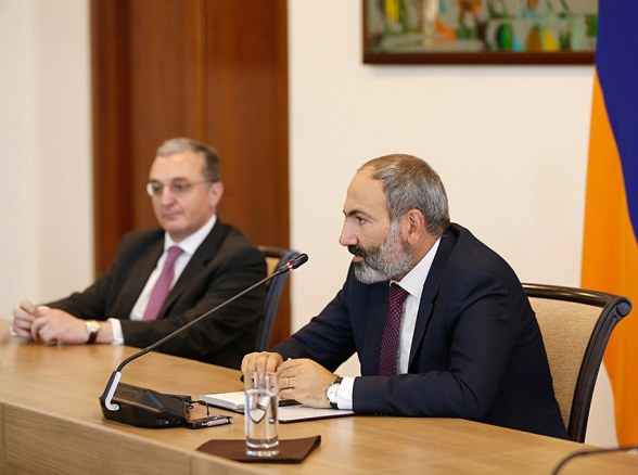 «Թավշյա» դիվանագիտությո՛ւն. կա՞, թե՞ չկա, սա՞ղ է, թե՞ մեռած է, բայց թաղած չէ