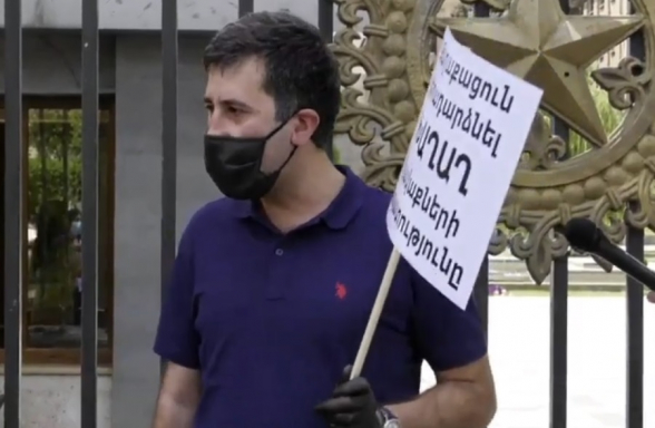 Рубена Меликяна и других граждан подвергли приводу за проведение «Одиночной акции» (видео)