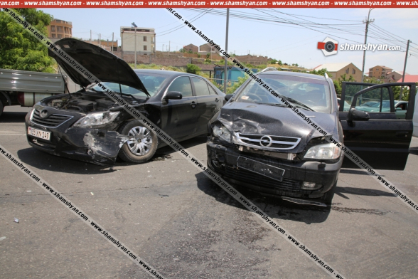 Դավիթ Բեկի պողոտայում բախվել են Toyota Camry և Օpel Zafira մակնիշի ավտոմեքենաները