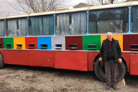 Красочный автобус превращен в пасеку: инновация пчеловода из Гориса (фото)