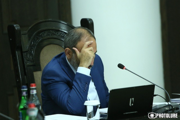 Բա չիմանա՞նք` վարչապետի աթոռին նստած պուճուր մարդը կրկնահանցագո՞րծ է, թե՞ չէ