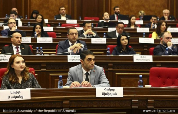 ԲՀԿ ղեկավարի հարցով ԱԺ նիստից առաջ «Իմ քայլում» խնամքով «աշխատել են» պատգամավորների, հատկապես կասկածելիների հետ, որ «անակնկալներ չլինեն»․ «Փաստ»