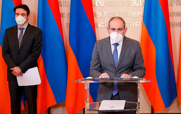 Դիմակ, ձեռնոց, անձնագիր, դե շուտ ասֆալտին փռվիր... կամ «ծաղրանկարային ֆաշիզմ»