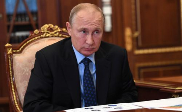 Путин показал секретную комнату в своем кабинете (видео)