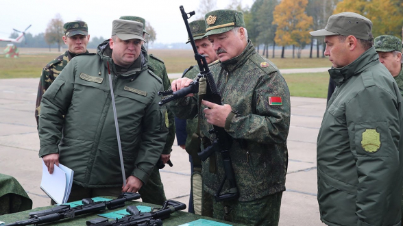 Лукашенко напомнил военным о «железобетонной задаче»