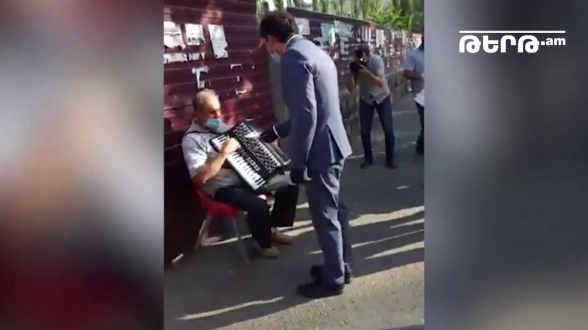 Гражданин – министру: «Проявите хоть элементарную культуру: спросите, потом снимайте»