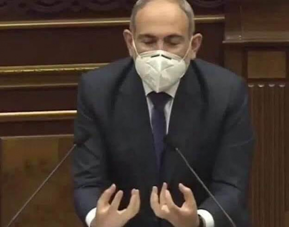 Էս երկրում կա մի՛ եղկելի քաղաքական բացիլ, և էդ բացիլը դո՛ւ ես... և էդ բացիլը դո՛ւ ես... և էդ բացիլի անունը նիկոլավիրուս է