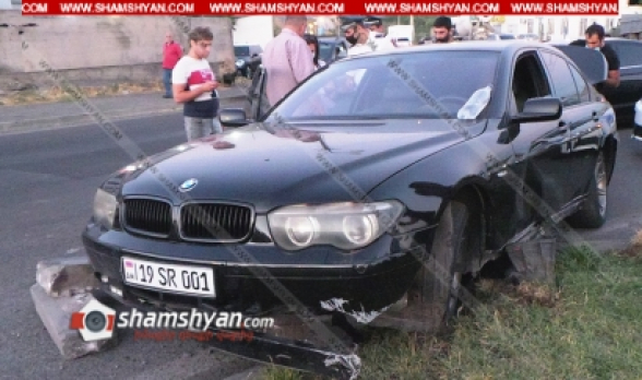 Երևանում 49-ամյա վարորդը BMW-ով բախվել է կանաչապատ գոտու եզրաքարերին. կա վիրավոր