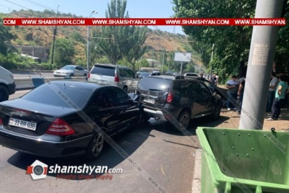 Երևանում «Արքայաձոր» ռեստորանի դիմաց Mercedes-ը բախվել է Renault-ին, վերջինս, առաջ ընթանալով, բախվել է Lexus-ին, Renault-ի վարորդը վրաերթի է ենթարկվել