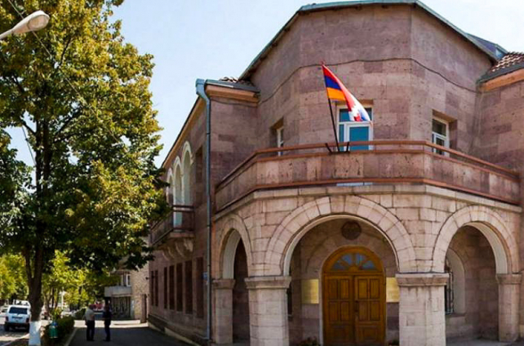 4 июля 1992г. азербайджанские вооруженные формирования предприняли широкомасштабное наступление в направлении города Мартакерт, использовав тяжелую артиллерию и боевую авиацию – МИД Арцаха