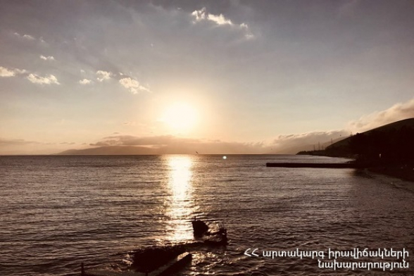 Ճամբարակ-Վարդենիս ավտոճանապարհին ավտոմեքենան դուրս է եկել ճանապարհի երթևեկելի հատվածից և հայտնվել Սևանա լճում․ կա զոհ