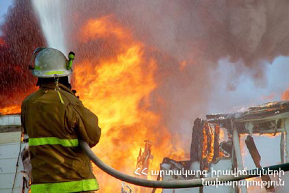 Գավառ քաղաքում այրվել է փայտյա տնակ