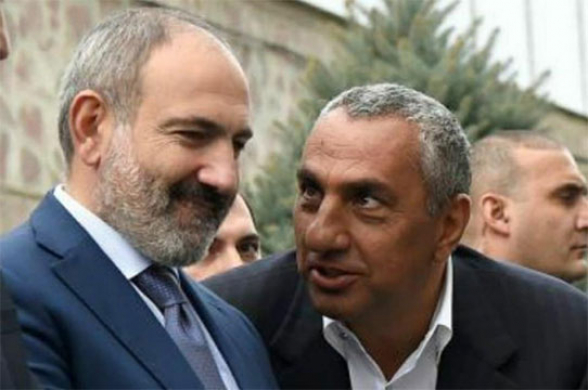 Սամվել Ալեքսանյանը յուղոտ պատառներից օգտվելու առիթը բաց չի թողնում. սա իշխանությանն այնքան էլ հետաքրքիր չէ․ «Իրավունք»