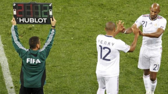 Правило пяти замен в футбольном матче продлят на сезон-2020/21