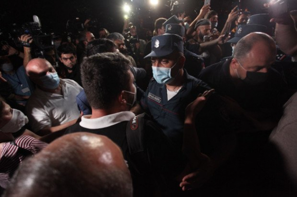 Իսկ ինչո՞վ է դրությունն «արտակարգ»՝ դիմակից ու բողոքի արգելքից բացի