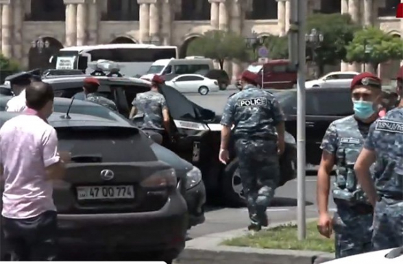 Կառավարության մոտից բերման է ենթարկվել 10 անձ