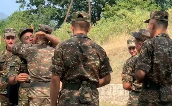 Բա նույն ընտանիքի անդամներին ինչո՞ւ են տուգանում կամ ասֆալտին փռում, եթե իրենց սեփական մեքենայում դիմակ չեն կրում