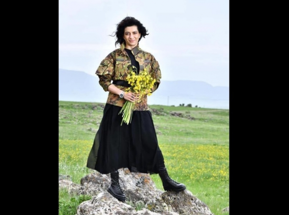 Ազերիներին ծաղիկով ու խաղաղասիրությա՞մբ եք ուզում կանգնեցնել, թե՞ դիմավորել