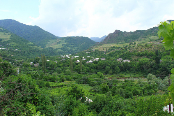 ВС Азербайджана обстреляли из минометов село Чинари в Армении