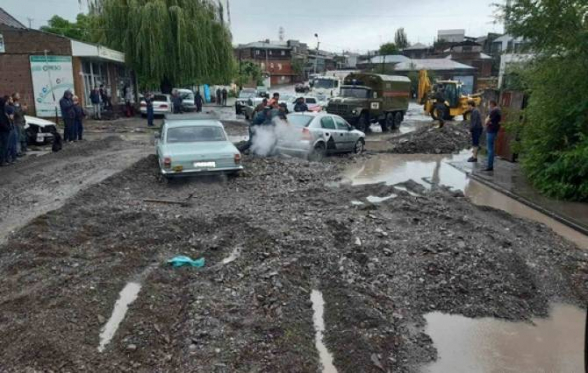 Փրկարարները Գյումրիում արգելափակումից դուրս են բերել 130 ավտոմեքենա (տեսանյութ)