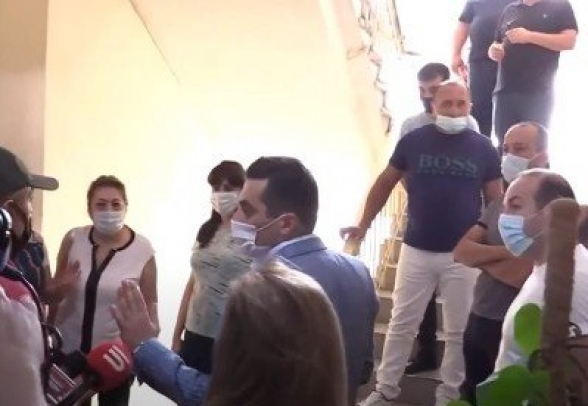 Արաբկիրի թաղապետը 150 տոկոսի չափով պարգևատրվել է. թաղապետարանի աշխատակիցների բողոքը