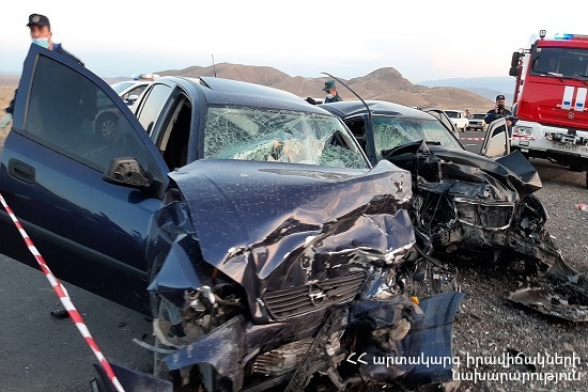 Երևան-Մեղրի ավտոճանապարհին բախվել են «Mercedes» և «Opel» մակնիշների ավտոմեքենաները․ կան տուժածներ