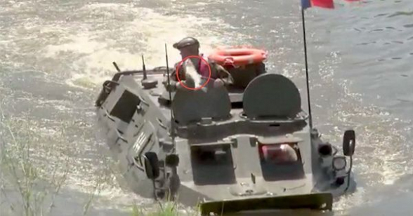 Զորավարժությունների ժամանակ ձուկը պոչով հարվածել է Մոլդովայի պաշտպանության նախարարի դեմքին