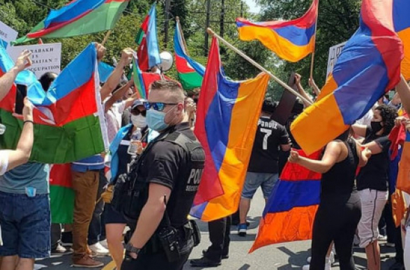 Американские армяне провели акцию протеста перед посольством Азербайджана (видео)