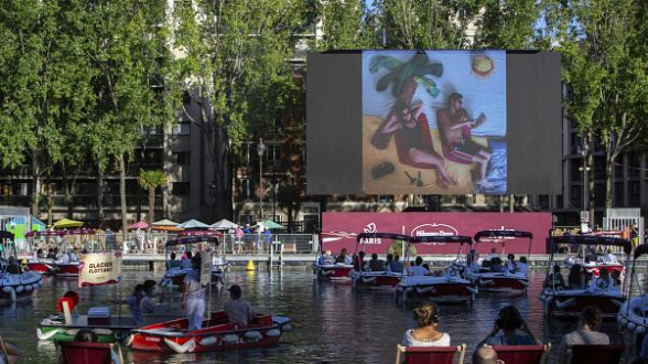 Փարիզում Սենա գետի վրա բացվել է լողացող կինոթատրոն