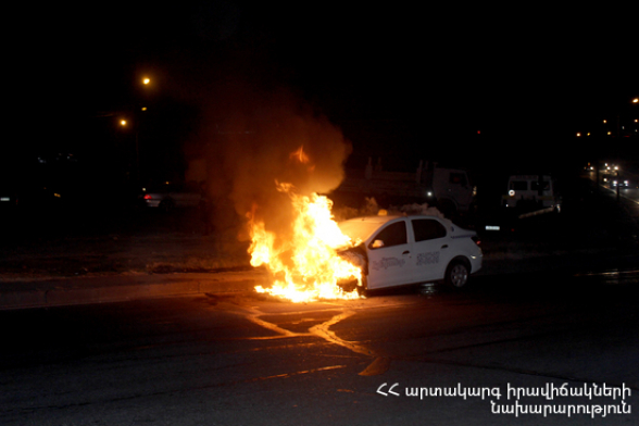 Թալին-Մաստարա ավտոճանապարհին այրվել են «ՎԱԶ-2104» մակնիշի ավտոմեքենայի շարժիչի հատվածը, ցուցիչ­ների վահանակը և մեկ անվադող