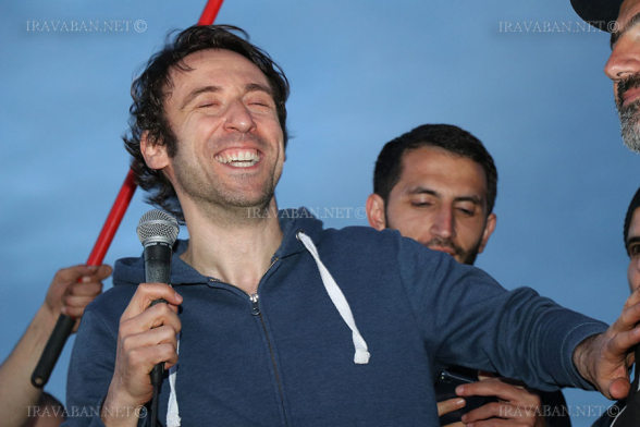 «Ազնիվ ու թավշյա» քաղաքապետի ֆանտազիան չունի սահմաններ