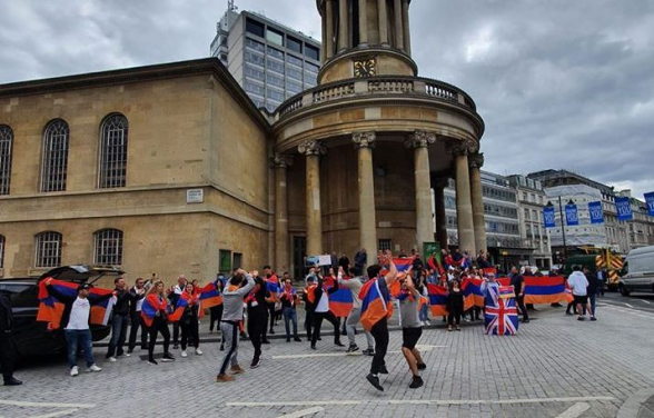 Լոնդոնում BBC-ի դիմաց անցկացվող հավաքի ժամանակ հայերի և ադրբեջանցիների միջև բախում է եղել (տեսանյութ)