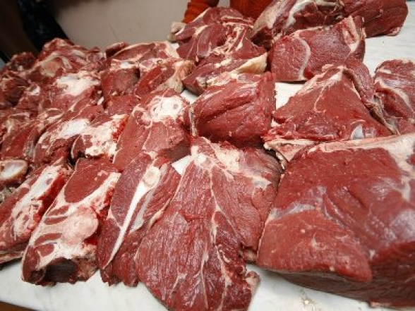 Խորենացու մսի տաղավարների երեք վաճառակետում հայտնաբերվել է գառան և խոզի ոչ սպանդանոցային ծագման մսի խմբաքանակներ, որոնց իրացումը կասեցվել է․ ՍԱՏՄ